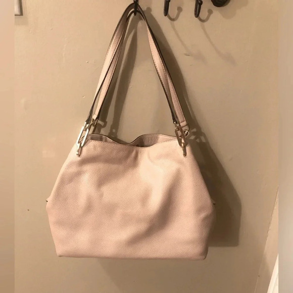 Michael Kors Raven tote bag in soft pink - Picture 2 of 16